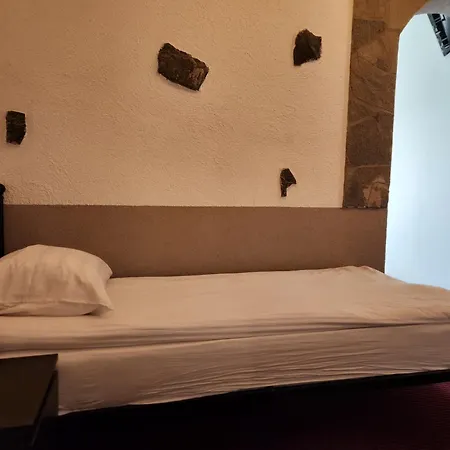 住宿加早餐酒店 Knafel *